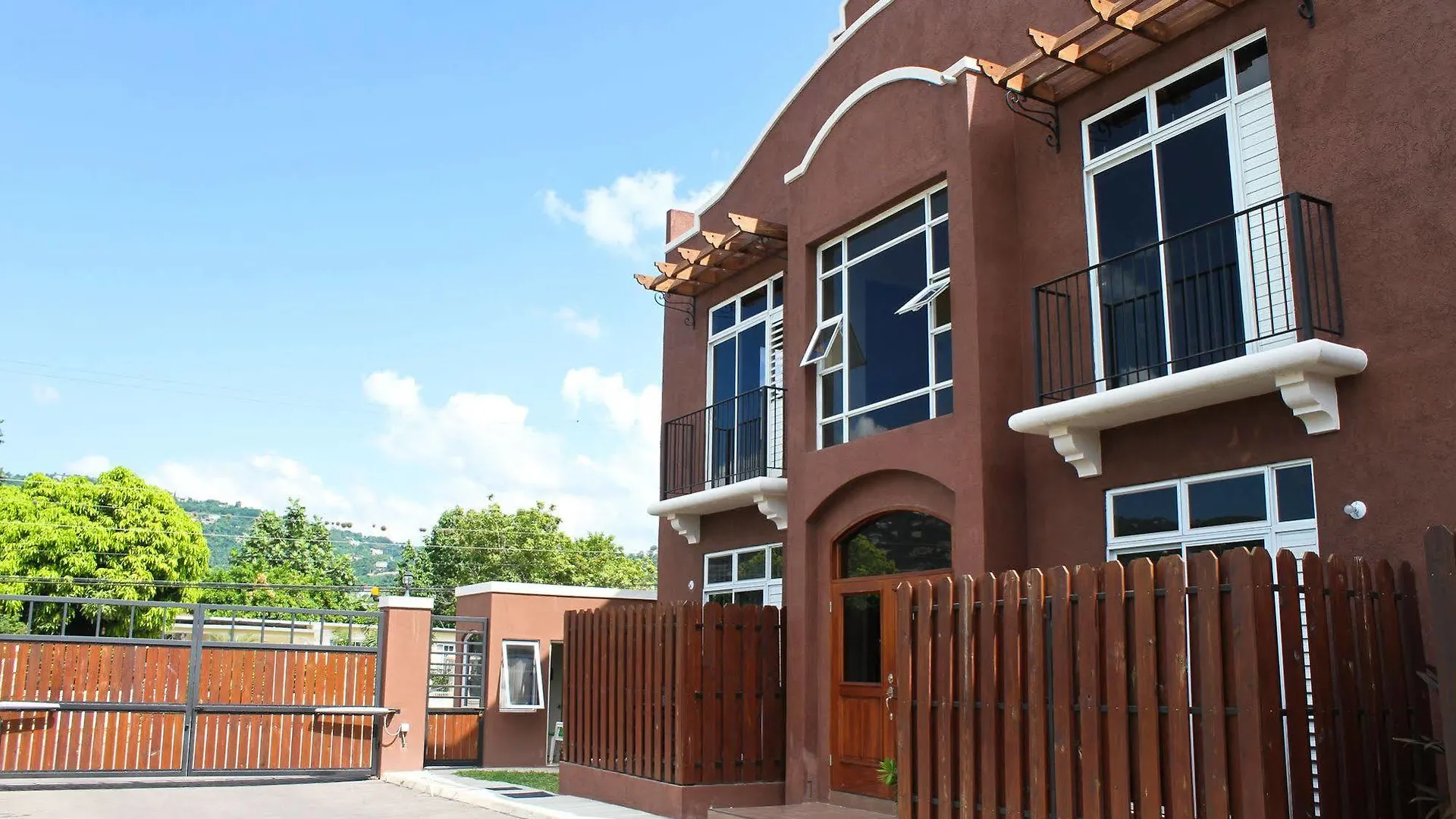 Eclipse Suite Guest Apartment Кингстон